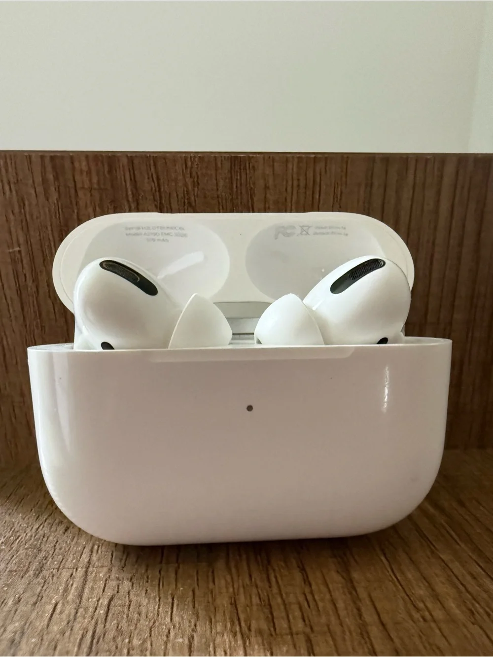 Apple AirPods Pro 1 (MagSafe Compatible) - Picture 5 of 5